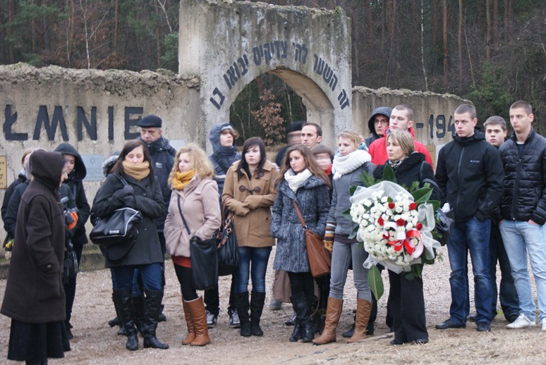 pod ruinamy krematorium w lesie rzuchowskim